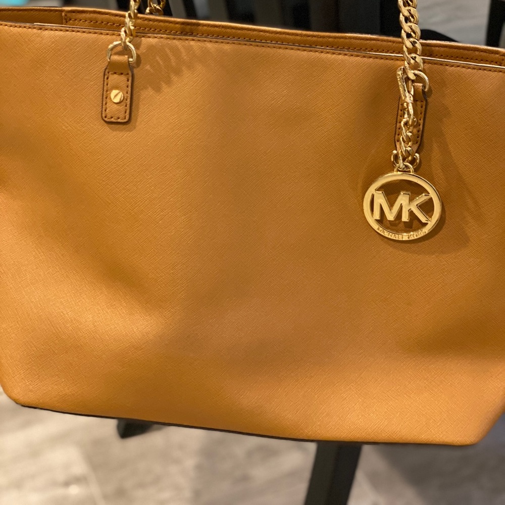 Michael Kors Tote!!!